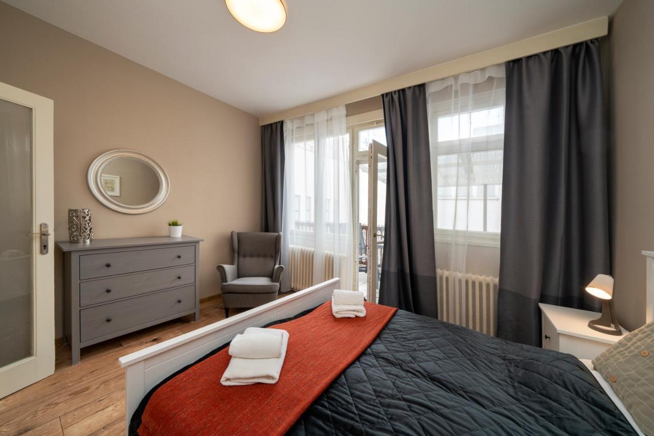 New Town - Apple Apartments Praag Buitenkant foto