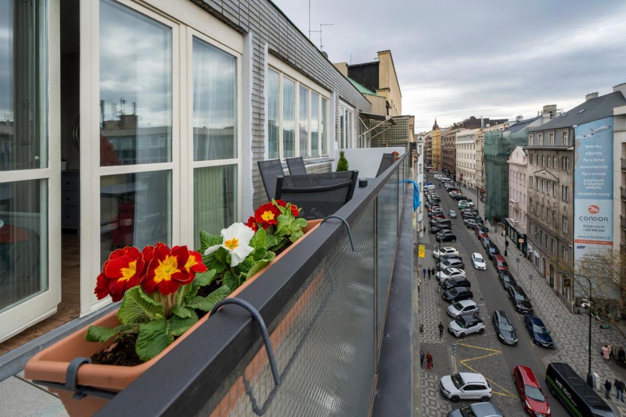 New Town - Apple Apartments Praag Buitenkant foto